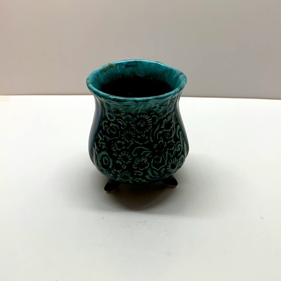 Hull Accents Vintage Hull B3 Usa Vase Footed Green Drip Poshmark